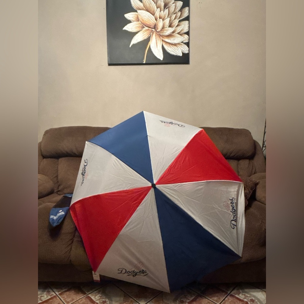 ❤️💙DODGERS  umbrella 🌂 Isotoner Blue and red  Auto-Open Umbrella SIZE XL GOLF ⛳️